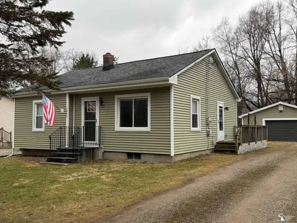 1009 N Lemen ST,  Fenton,  MI 48430