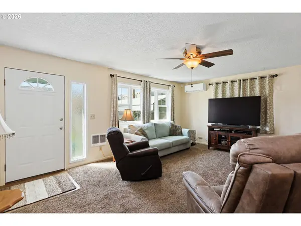 3328 ODELL HWY, Hood River, OR 97031