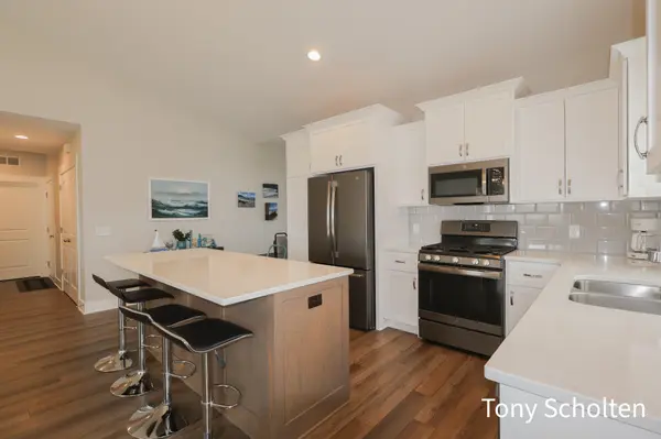 7960 Eagles Roost TRL #99, Georgetown Twp, MI 49426