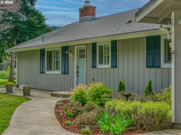 99554 LONE PINE LN, Myrtle Point, OR 97458