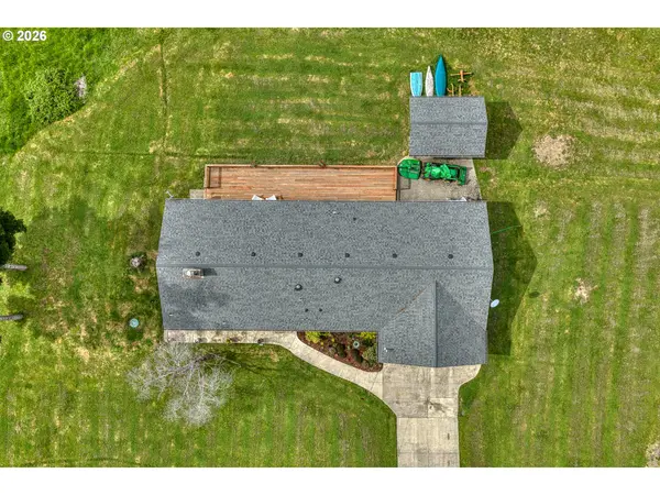 99554 LONE PINE LN, Myrtle Point, OR 97458