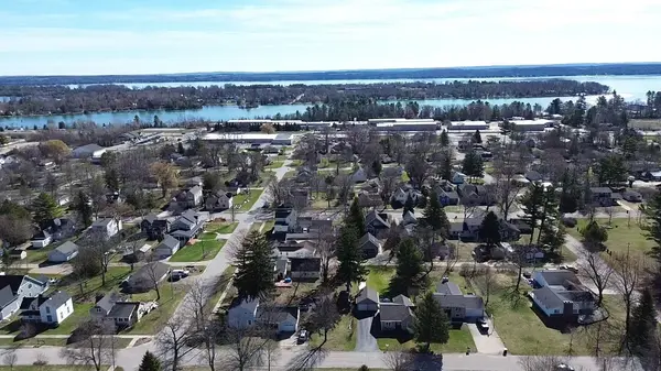 609 Spruce ST, Elk Rapids Twp, MI 49629