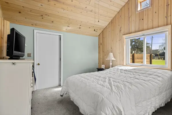 609 Spruce ST, Elk Rapids Twp, MI 49629