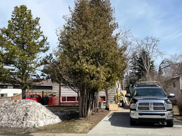 7321 99 ST, Grande Prairie, AB T8V 4Y1