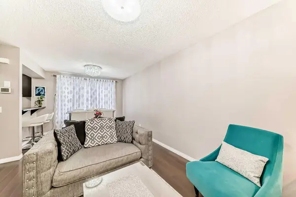 127 Windford GDNS SW, Airdrie, AB T4B 4A5