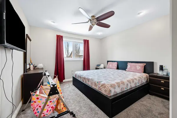 5302B 14 ST, Lloydminster, AB T9V 2K1