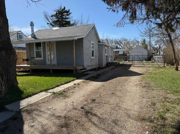 313 2 AVE E, Bow Island, AB T0K 0G0