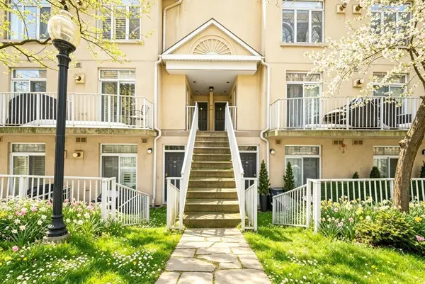 28 Stadium RD #132, Toronto C01, ON M5V 3P4