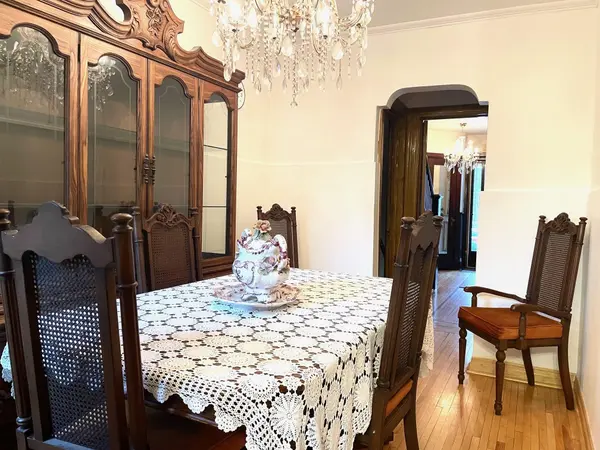 364 Roxton RD, Toronto C01, ON M6G 3R2