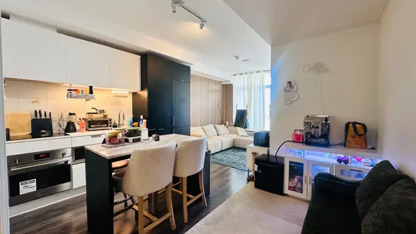 33 Helendale AVE #601, Toronto C03, ON M4R 0A4