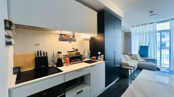 33 Helendale AVE #601, Toronto C03, ON M4R 0A4