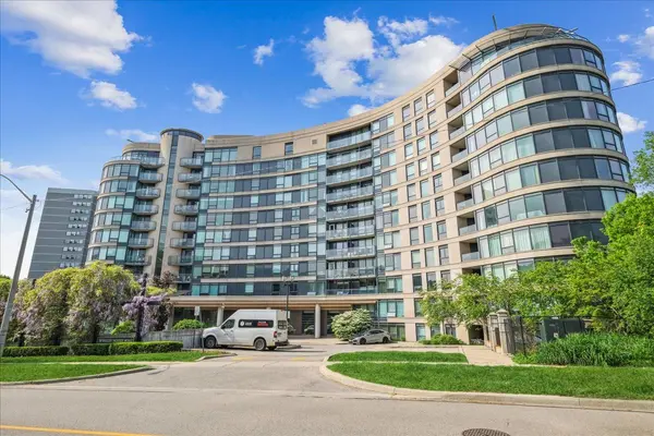 18 Valley Woods RD #908, Toronto C13, ON M3A 0A1