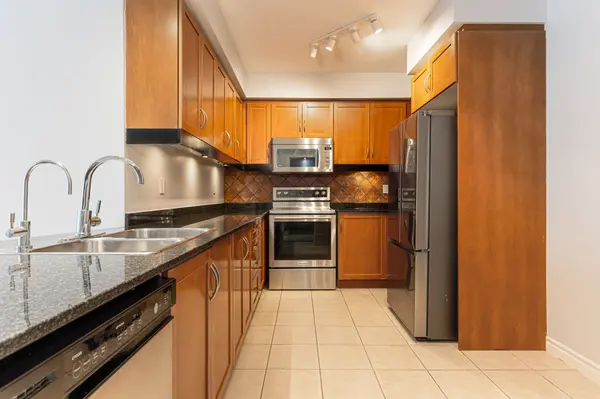 28 WILLIAM CARSON CRES #617, Toronto C12, ON M2P 2H1