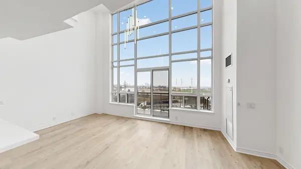 1720 Eglinton AVE E #812, Toronto C13, ON M4A 2X8