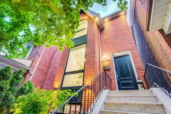 916 Manning AVE #Main&2nd Floor, Toronto C02, ON M6G 2X4