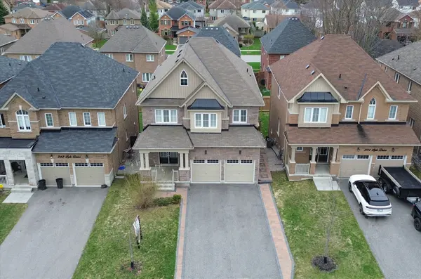 238 Lyle DR, Clarington, ON L1C 0V6