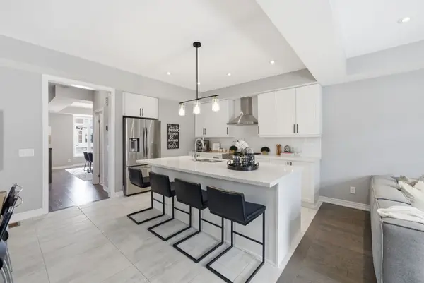 95 Dorian DR, Whitby, ON L1P 0C8