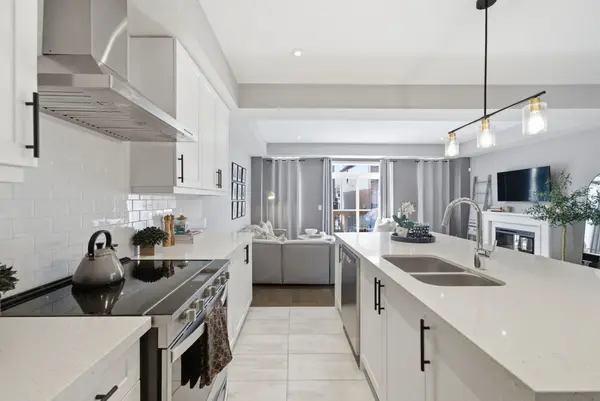 95 Dorian DR, Whitby, ON L1P 0C8