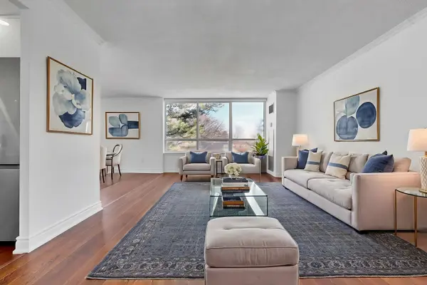 5 Greystone Walk DR #205, Toronto E04, ON M1K 5J5