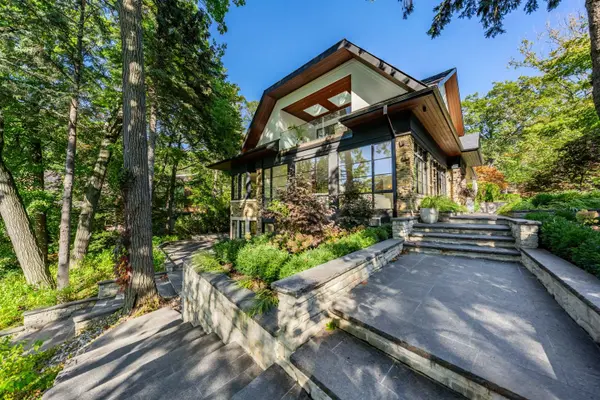 8 Crown Park RD, Toronto E02, ON M4E 1J9