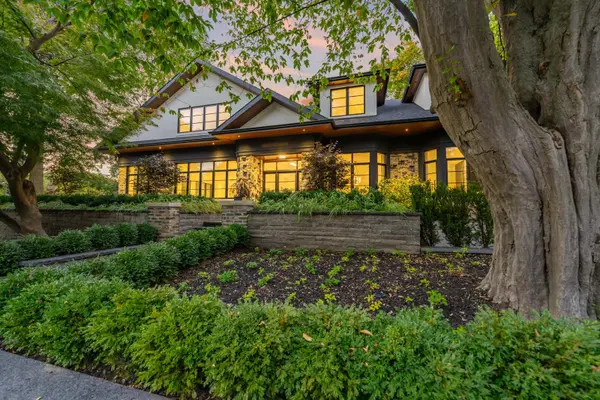 8 Crown Park RD, Toronto E02, ON M4E 1J9