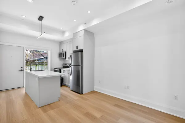 53 Harriet ST #E, Toronto E01, ON M4L 2G1