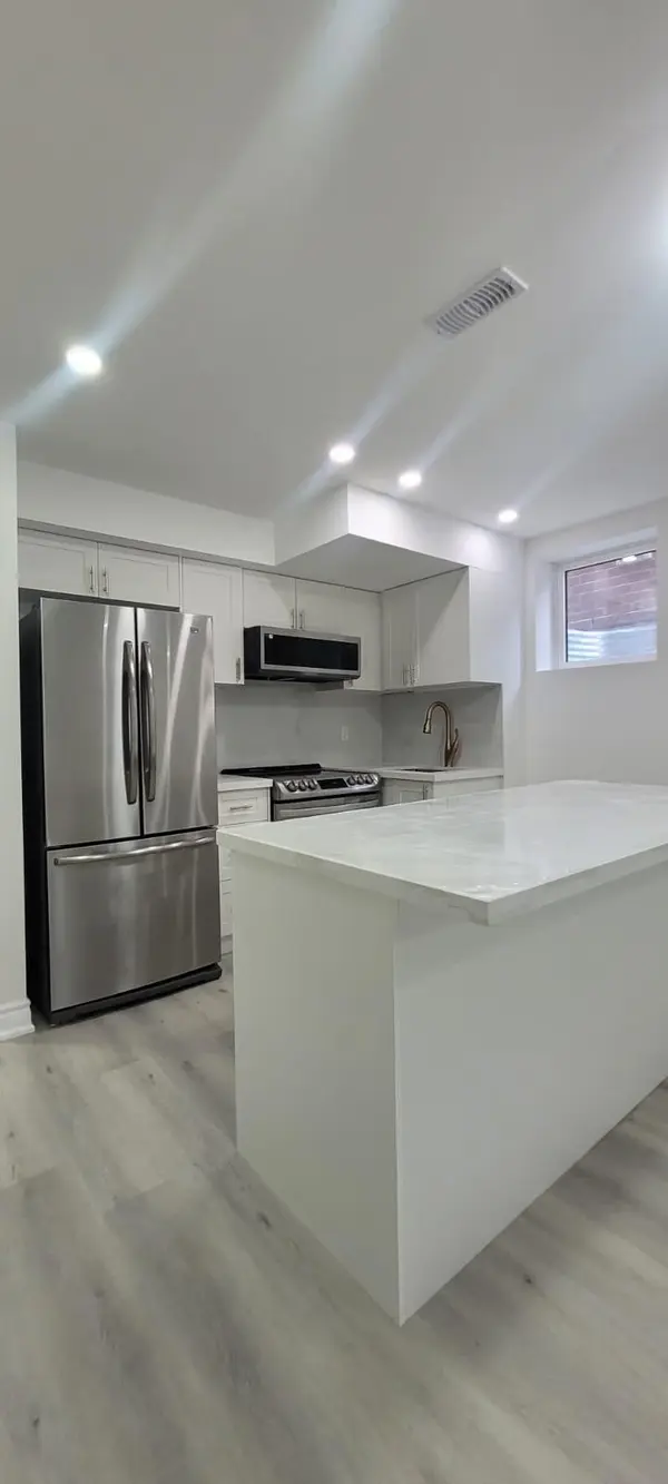 32 Auckland DR E #BSMT, Whitby, ON L1P 0G6