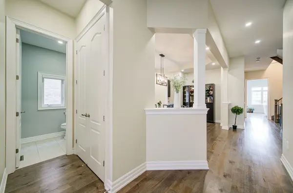 43 Mike Boshevski CT, Aurora, ON L4G 3G7