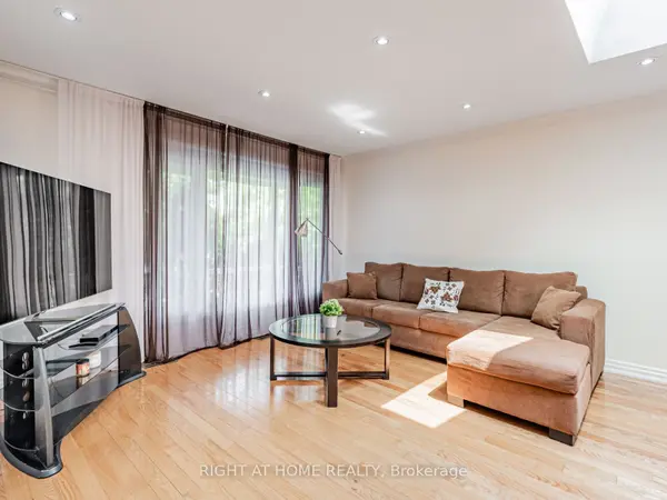 7 Point O'Woods DR #Upper, Vaughan, ON L4K 2E1