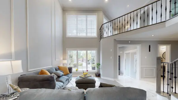 32 Dalmato CT, Vaughan, ON L4L 8X7