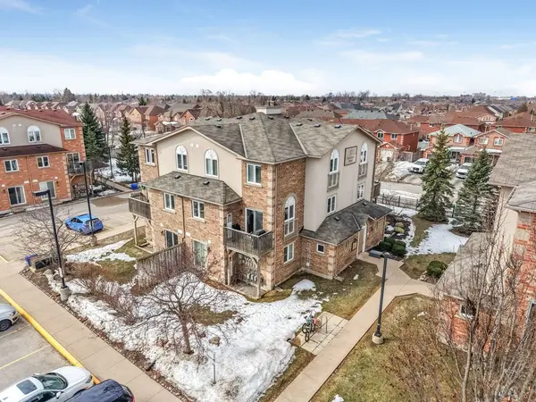 17 Cheltenham RD #4, Barrie, ON L4M 0E7