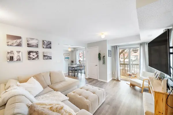 17 Cheltenham RD #4, Barrie, ON L4M 0E7