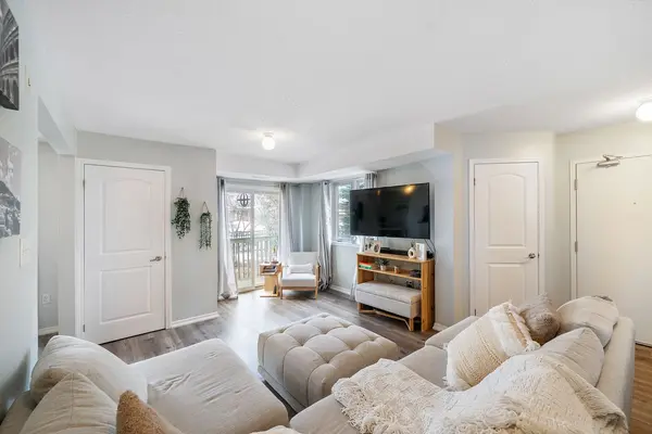 17 Cheltenham RD #4, Barrie, ON L4M 0E7