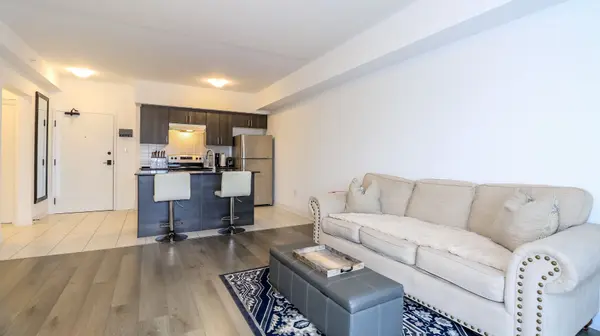 4 Spice WAY #212, Barrie, ON L9J 0M2