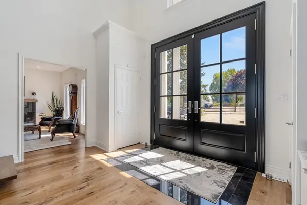 376 Brewery LN, Orillia, ON L3V 7H8