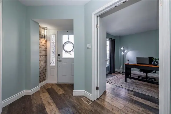 83 Violet ST, Barrie, ON L4N 9N3