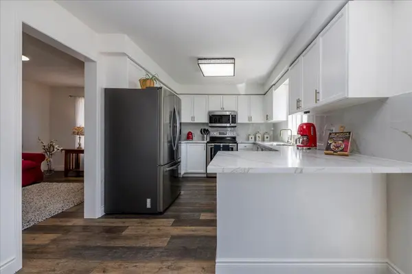 83 Violet ST, Barrie, ON L4N 9N3