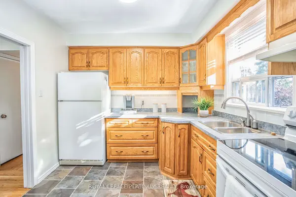 37 Edgemont DR #(Upper), Brampton, ON L6V 1K9