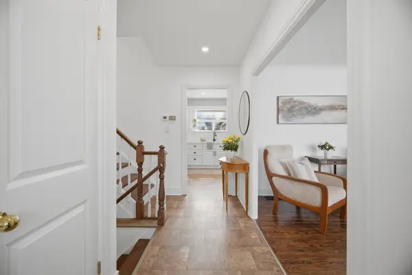 188 White Pines DR, Burlington, ON L7L 4E4