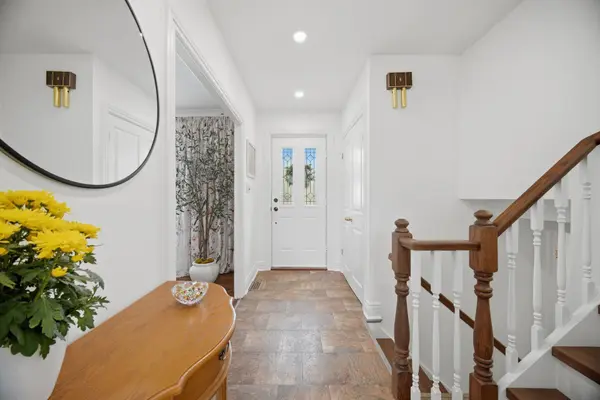 188 White Pines DR, Burlington, ON L7L 4E4