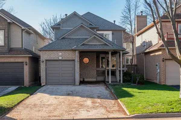 2529 Willowburne DR, Mississauga, ON L5M 5E9