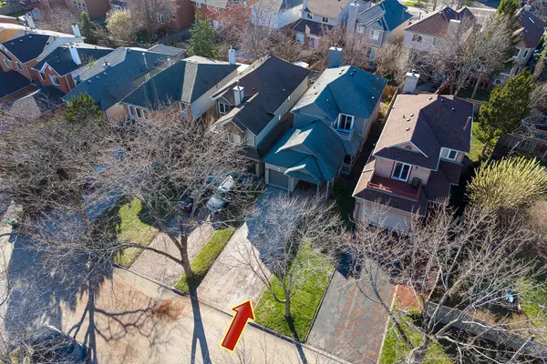 2529 Willowburne DR, Mississauga, ON L5M 5E9