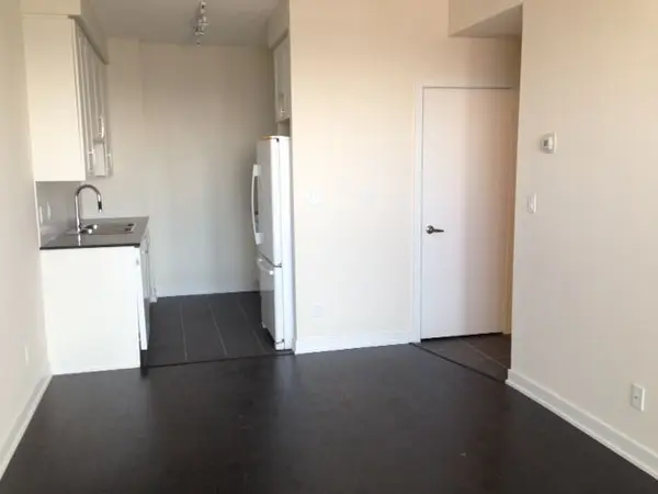 4070 Confederation Pkwy #3505, Mississauga, ON L5B 0E9