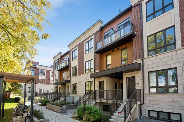 4025 Hickory DR #4, Mississauga, ON L4W 1L1