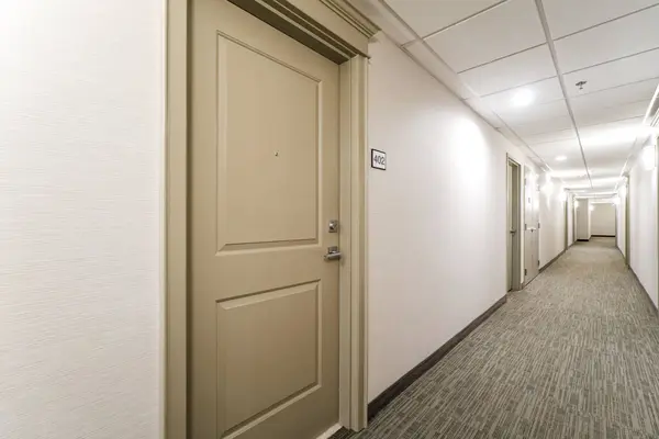 2486 Old Bronte RD #402, Oakville, ON L6M 0Y4