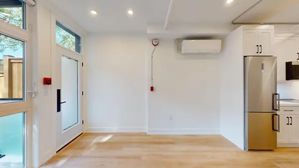 656 Annette ST #102, Toronto W02, ON M6S 2C6