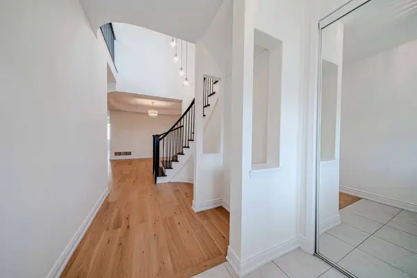 3 Leadenhall RD, Brampton, ON L7A 0B2