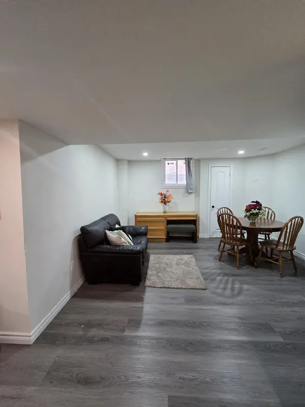 3925 Beechnut ROW, Mississauga, ON L5N 6X3