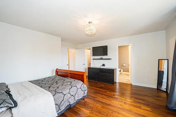 812 Knotty Pine GRV, Mississauga, ON L5W 1K5