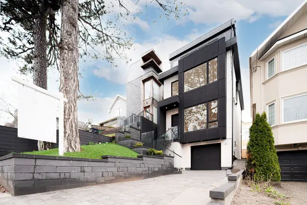 40 Morningside AVE, Toronto W01, ON M6S 1C4